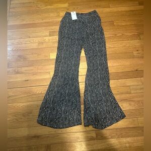 NWT Hot & Delicious Women’s Black And White Stripes Small Flared Pants‎